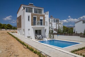 Exterior - Enchanted Sunlit Villa Retreat 1 (Isthmia)