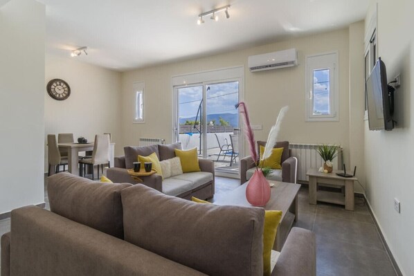 TV - Enchanted Sunlit Villa Retreat 1 (Isthmia)