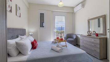 2 bedrooms, desk, iron/ironing board, WiFi