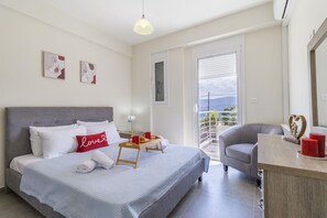 2 bedrooms, desk, iron/ironing board, WiFi