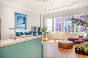 Leilighet – exclusive, terrasse, elveutsikt | Oppholdsområde | Smarthøyttalere