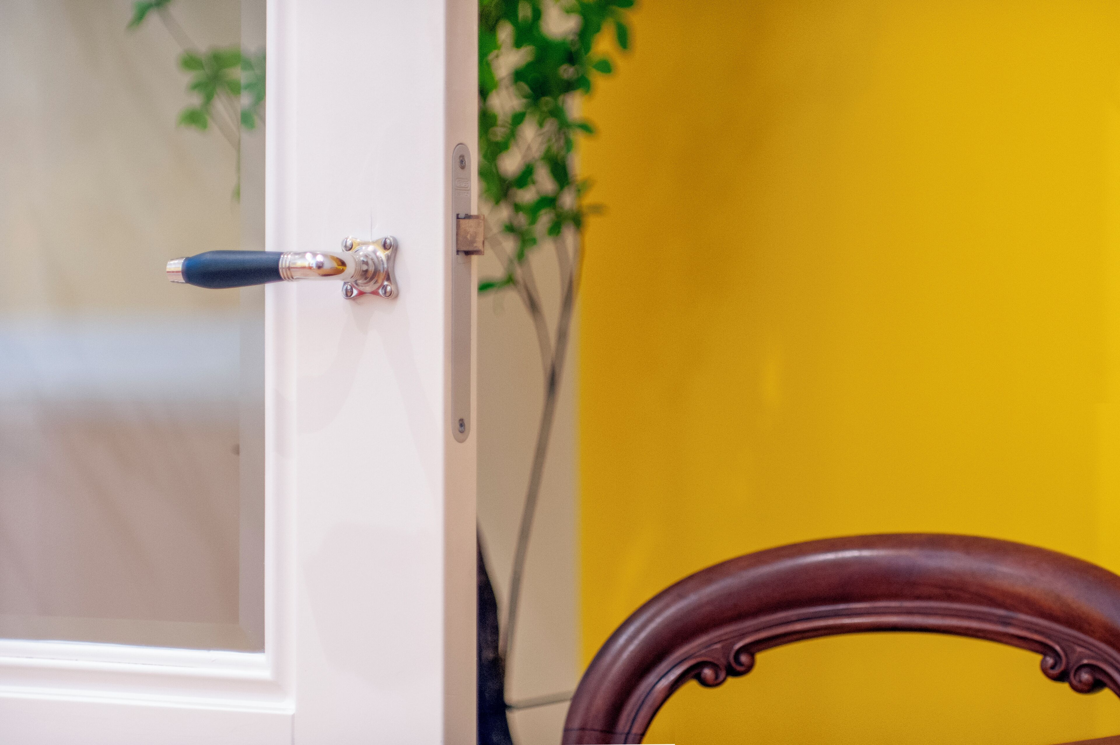A door with a handle, a lock, and a keyhole.