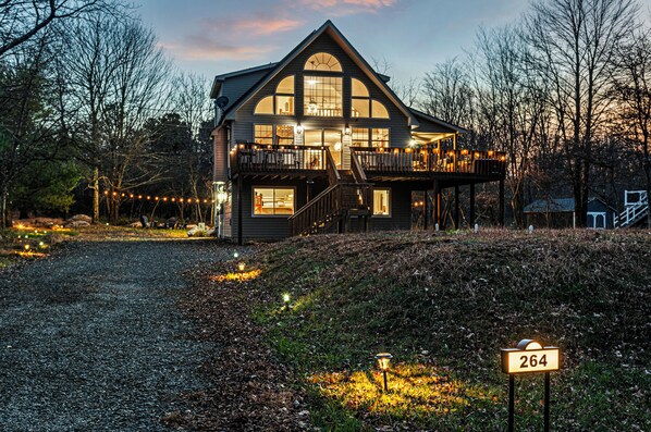 Exterior - Spacious 5-bedroom country house in tranquil Blakeslee with WiFi, AC (Blakeslee)