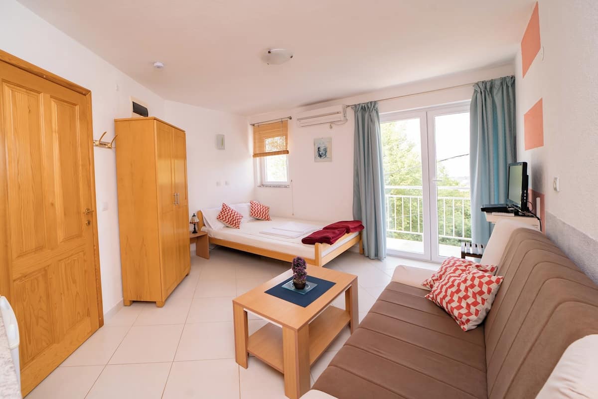 Comfort studio, kitchenette, uitzicht op zee | 1 slaapkamer, een strijkplank/strijkijzer, gratis wifi, beddengoed