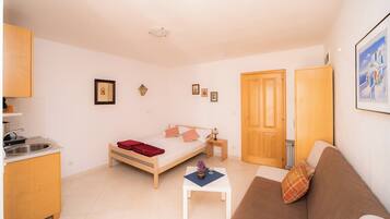 Comfort Studio, Kitchenette, Partial Sea View | Iron/ironing board, free WiFi, bed sheets