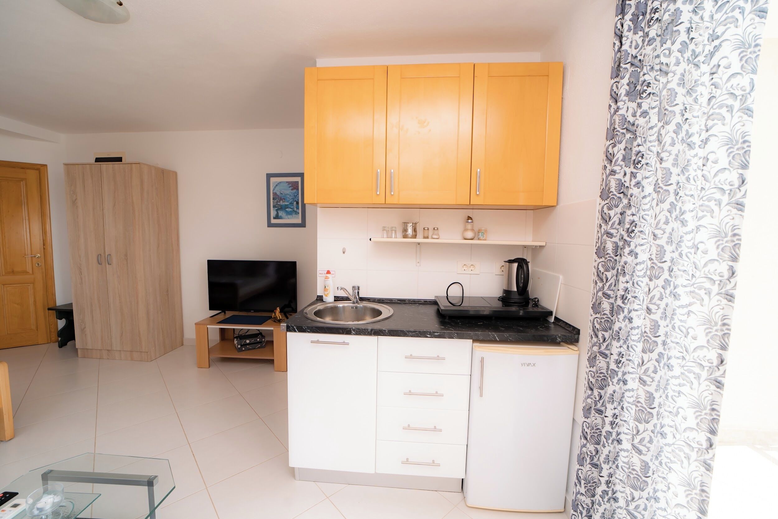 Comfort Studio, Kitchenette, Sea View | Private kitchen | Fridge, stovetop, cookware/dishes/utensils
