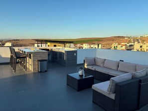 Property grounds - Spacious 4-bedroom house with game room and beach club in charming Rosarito (Rosarito)