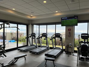 Fitness facility - Spacious 4-bedroom house with game room and beach club in charming Rosarito (Rosarito)