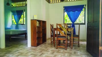 1 habitación y ropa de cama