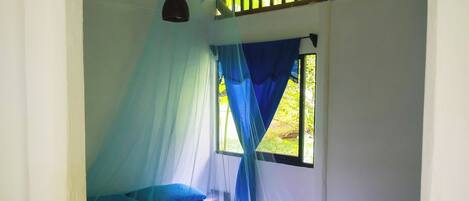 1 bedroom, bed sheets