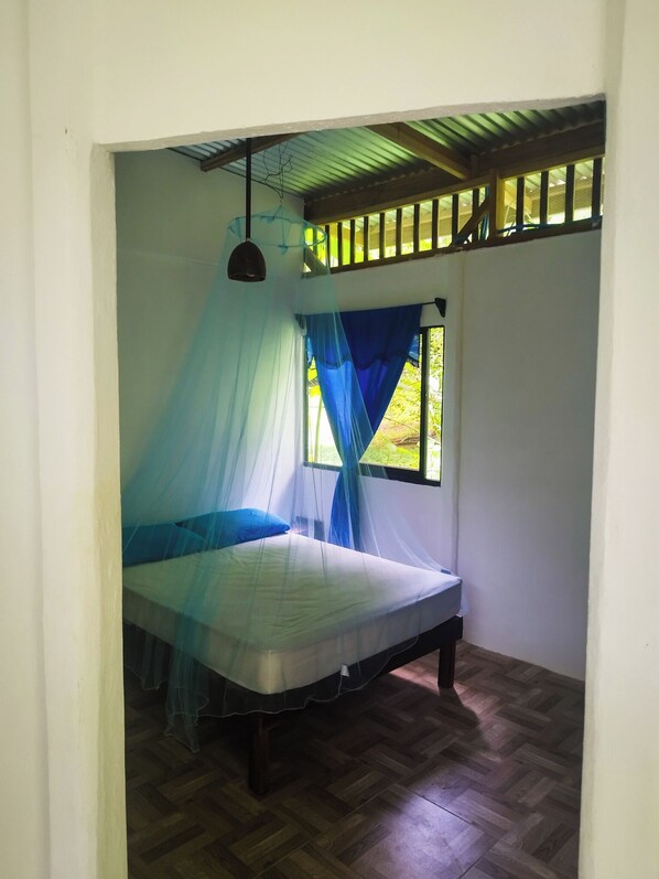 1 bedroom, bed sheets