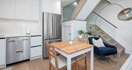 Vacay By The Lake In This Cozy Garden Suite!