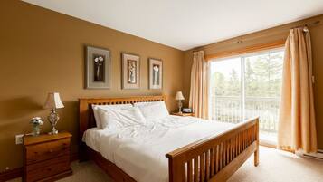 4 bedrooms, desk, iron/ironing board, travel crib