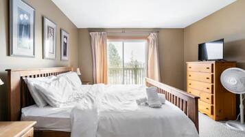 4 Schlafzimmer, Schreibtisch, Bügeleisen/Bügelbrett, Reisekinderbett