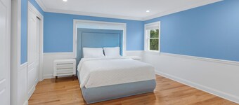 YOUR LUXURIOUS AND SPACIOUS HAMPTONS DREAM HOUSE WAITING FOR YOU!