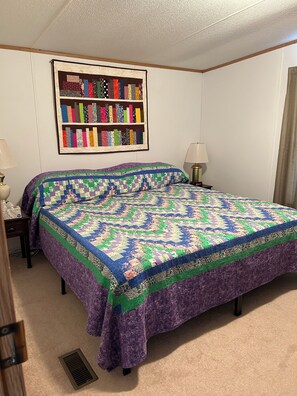 3 bedrooms, desk, WiFi, bed sheets