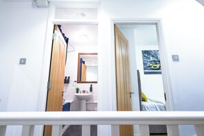 3 bedrooms, desk, iron/ironing board, travel cot