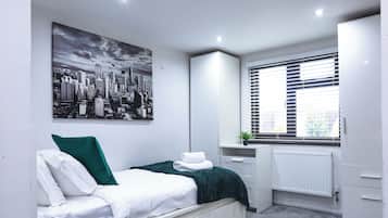 3 bedrooms, desk, iron/ironing board, travel cot