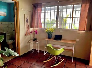 Deluxe dubbelrum - viss havsutsikt | Skrivbord och gratis wi-fi