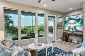 Smart-tv, boeken en een muziekbibliotheek