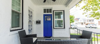 Bright & beachy 8-bed Shore House in AC!
