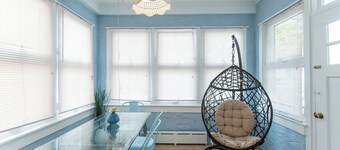 Bright & beachy 8-bed Shore House in AC!