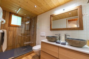 Shower, hair dryer, towels, soap - La maison d'Albane - Briançon/Serre Chevalier Valley - comfort and modernity (Briançon)