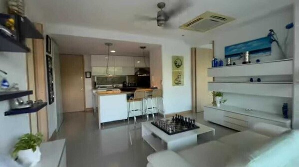 Family Apartment, Beach View | Private kitchen