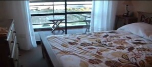 Family Apartment, Beach View | 3 bedrooms, in-room safe, blackout drapes, iron/ironing board - Departamento Frente al Mar Necochea  (Necochea)
