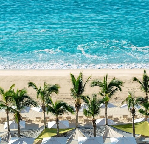 Enjoy your vacations in the best 5-diamond estancia in cabo san lucas.