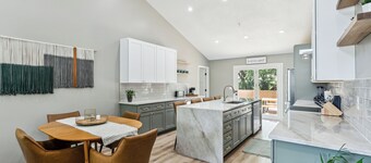 Newly Renoed Spotless Large Home on Quiet Cul de Sac. Game Room and Fenced Yard!