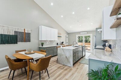 Newly Renoed Spotless Large Home on Quiet Cul de Sac. Game Room and Fenced Yard!