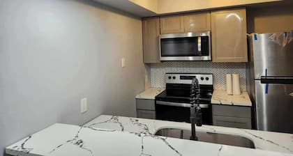 Charming 2-bedroom condo in LaPlace with WiFi and AC