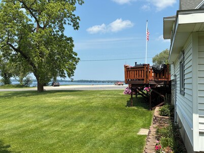 Bear Lake Garden House - 3 Bedroom house with Wi-Fi and Large Deck