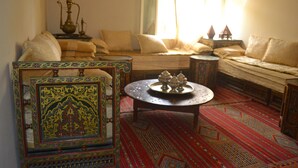A traditional room with a sofa set, a patterned coffee table, and a decorative frame. - Accommodation decorated with Moroccan craftsmanship (Rabat)