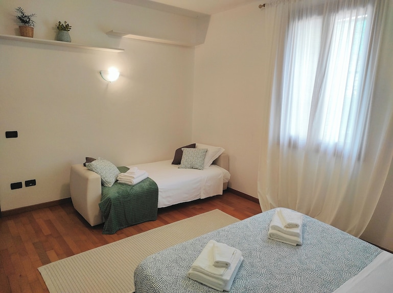 5 Beds - Garden - Pvt Parking - Independent - Vicenza