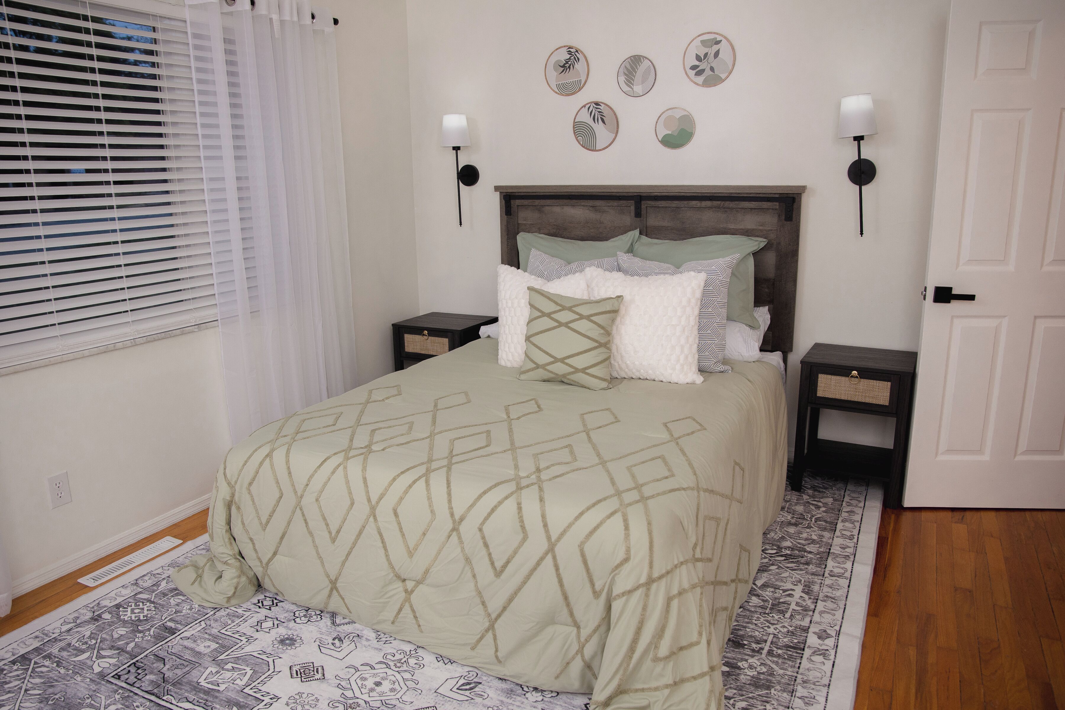 2 bedrooms, in-room safe, desk, iron/ironing board