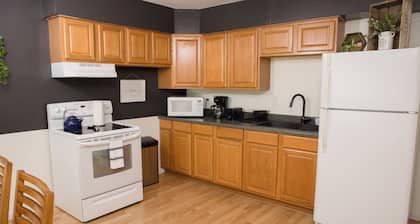 Cozy 2BR Apartment, 5-10 Min to Cincinnati!