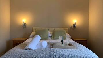 2 chambres, fer et planche à repasser, draps fournis