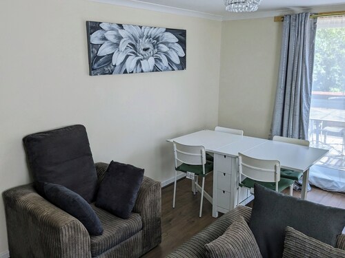 A&A Apartment Basildon with free parking 