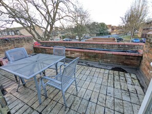 Outdoor dining - A&A Apartment Basildon with free parking  (Basildon)