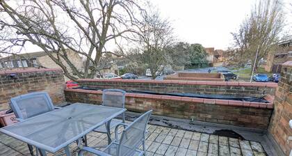 A&A Apartment Basildon with free parking