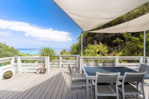 Outdoor dining - Maruapo Lodge - Ocean View (Puna'auia)