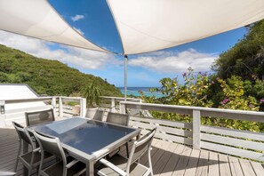 Outdoor dining - Maruapo Lodge - Ocean View (Puna'auia)