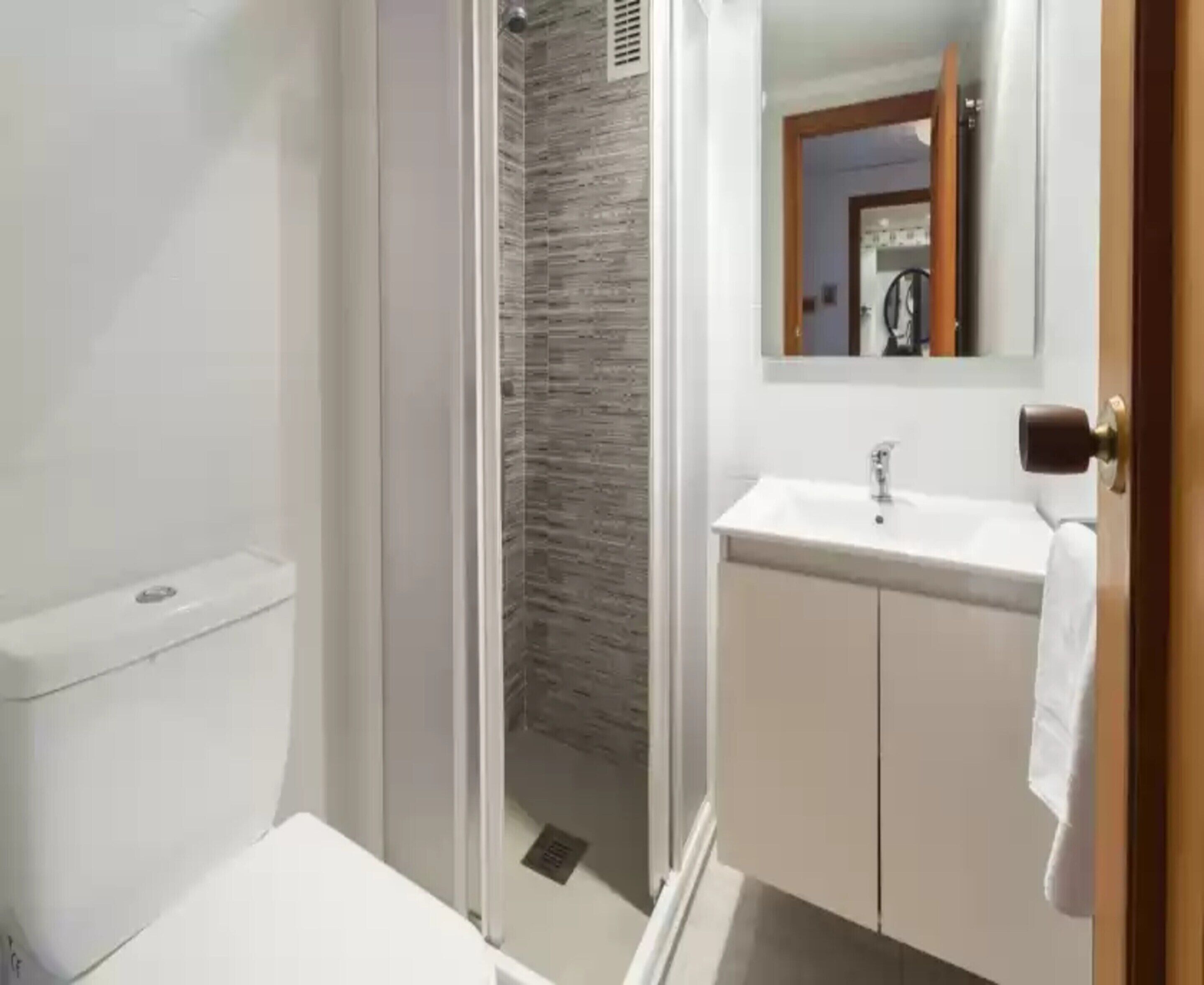 Apartment | Bathroom | Bathtub