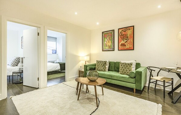 智能電視、書籍