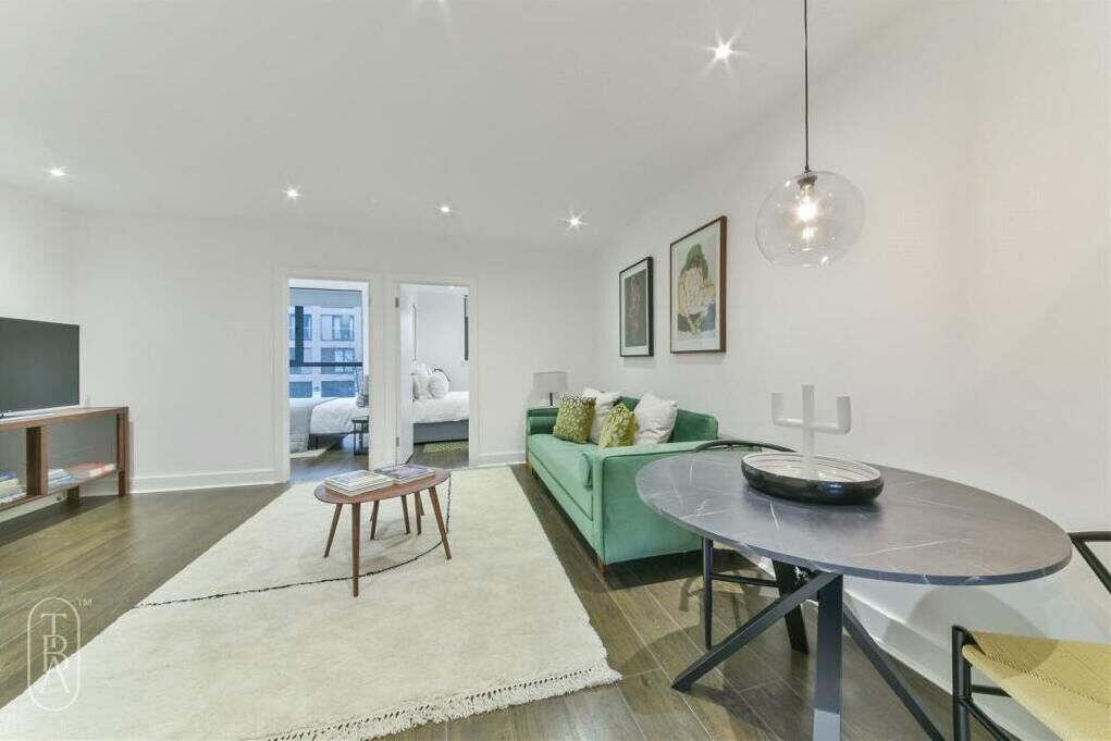 Una Smart TV, libros