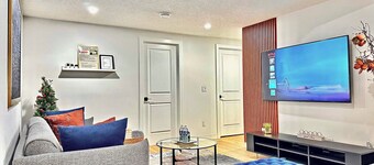 Luxury : Cozy| Modern| Clean| Spacious| easy Access to major routes in Calgary