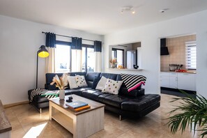 Smart TV, video games, ping pong, books - "Vista Mare" luxury villa by the sea (Playa Blanca)