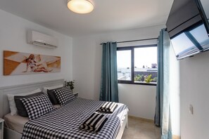 5 bedrooms, in-room safe, desk, iron/ironing board